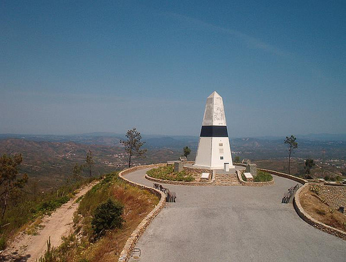 Centro Geodésico de Portugal, localizado a menos de 2 km da sede do concelho de Vila de Rei.